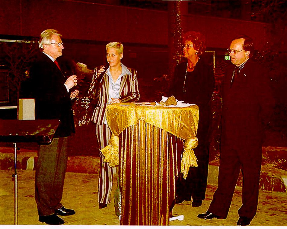 Verleihung, Ernst-Dieter Bsche (Brgermeister Stadt Erftstadt), Simone Franzke (Radio Erft), Helga Eitz, Werner Stump (Landrat des Rhein-Erft-Kreises)